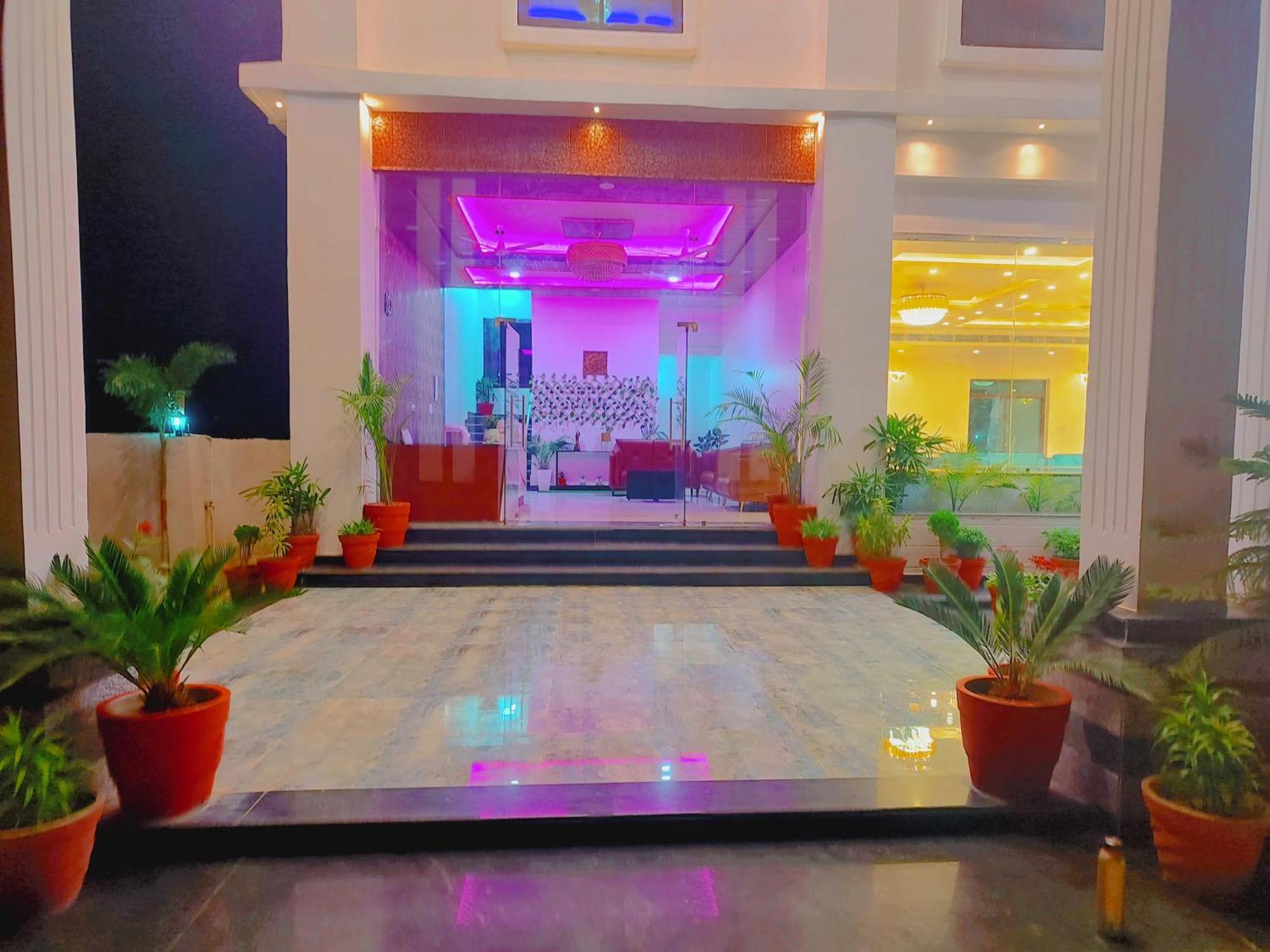 Awadh Samrat Resort Ayodhya Εξωτερικό φωτογραφία