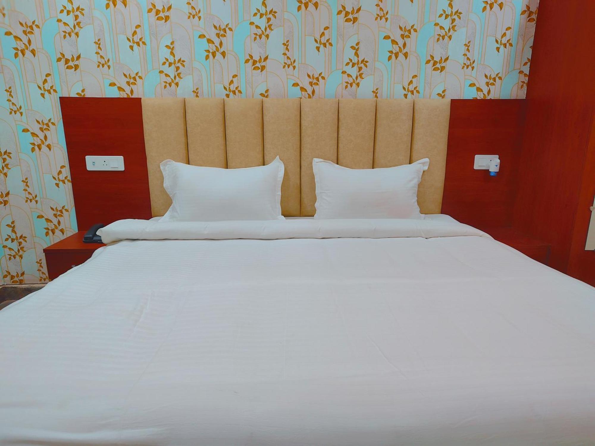 Awadh Samrat Resort Ayodhya Εξωτερικό φωτογραφία