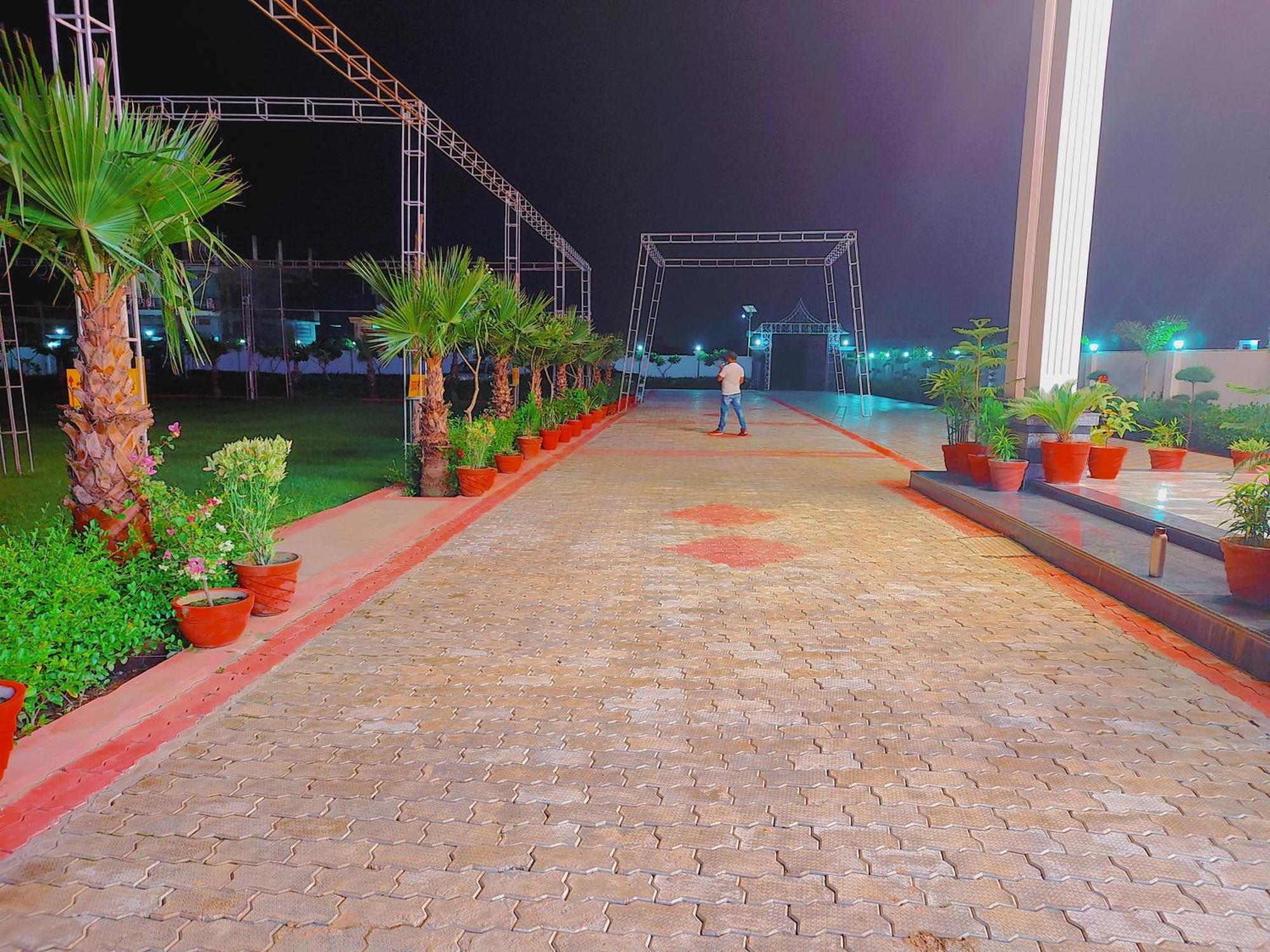 Awadh Samrat Resort Ayodhya Εξωτερικό φωτογραφία