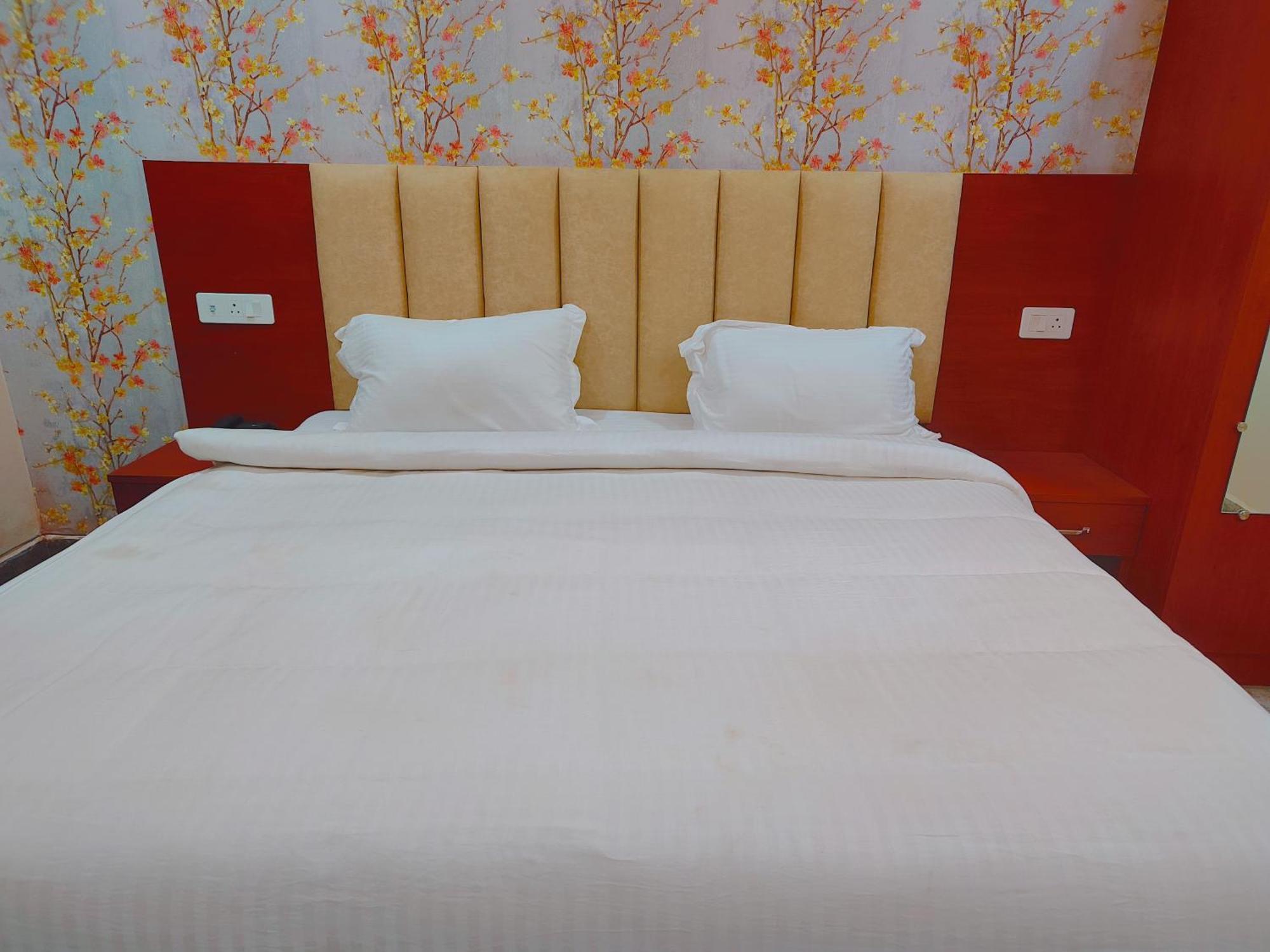 Awadh Samrat Resort Ayodhya Εξωτερικό φωτογραφία