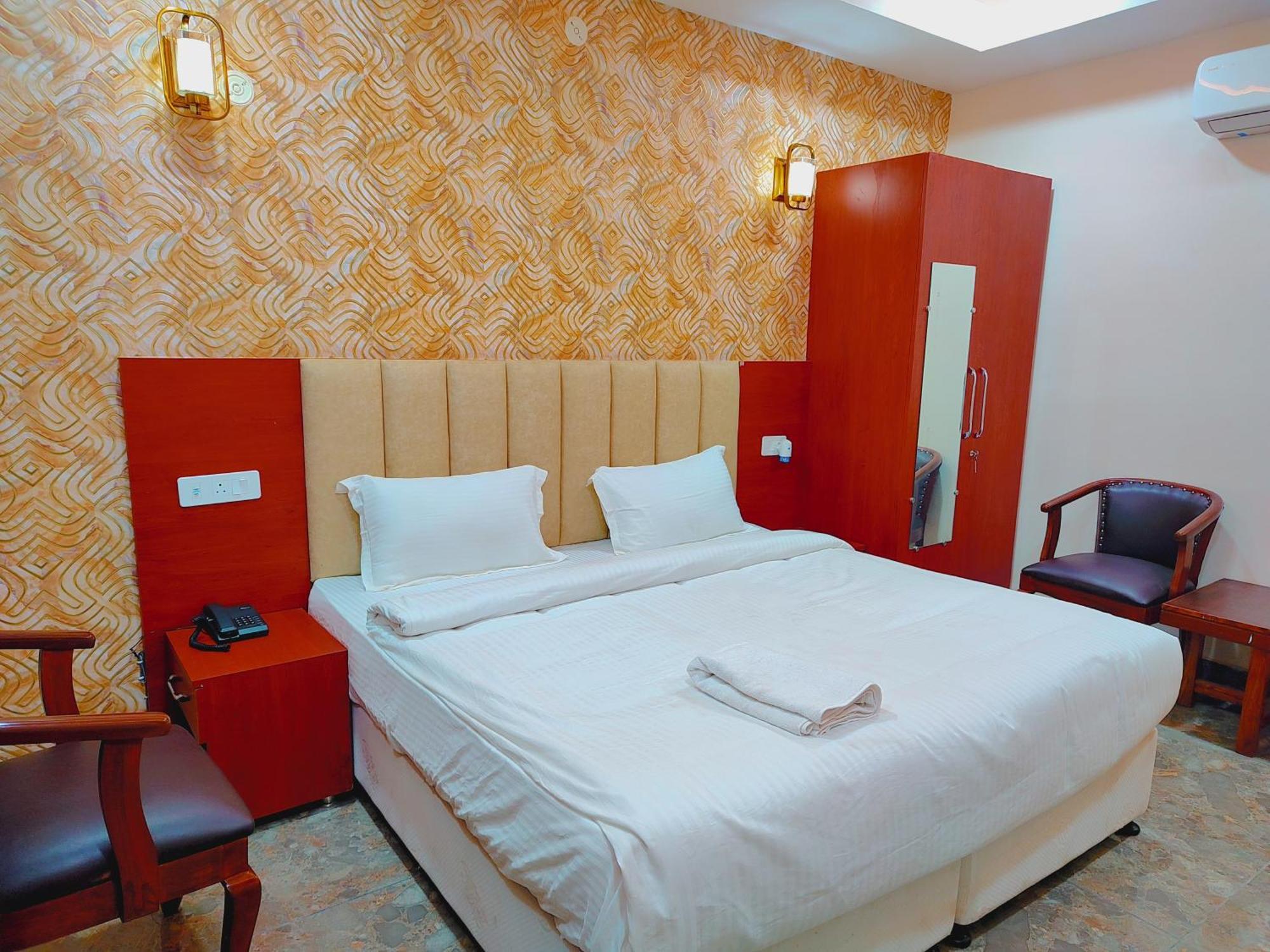 Awadh Samrat Resort Ayodhya Εξωτερικό φωτογραφία